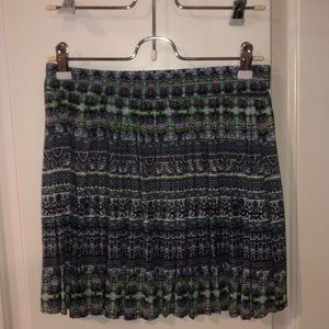 Patterned flows skirt